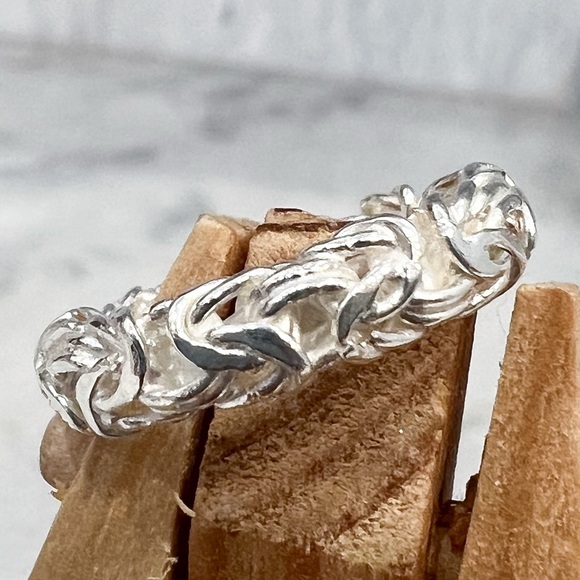 Jewelry - Sterling Silver Byzantine Ring Sz 7